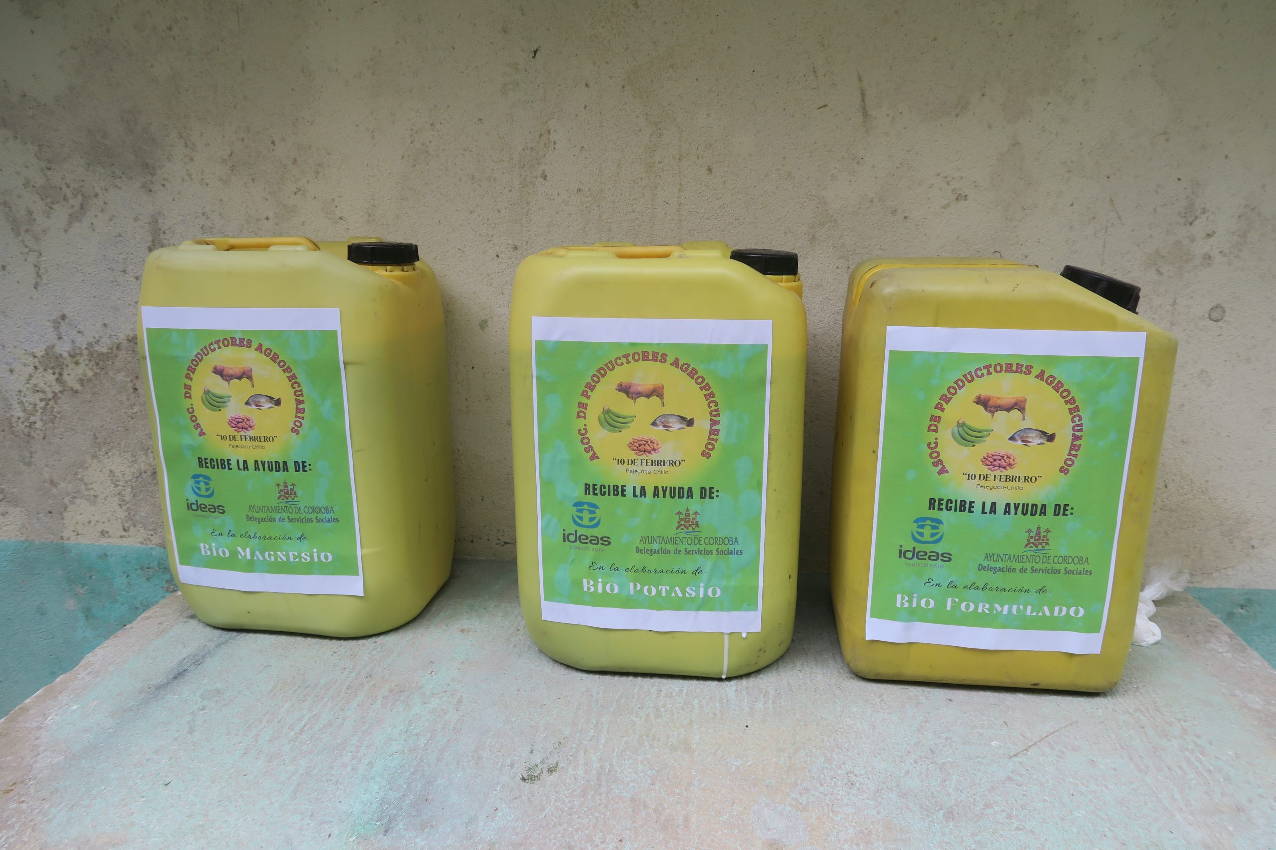 Fertilizantes orgánicos producidos en la Asociación de productores 10 de Febrero listos para su venta.